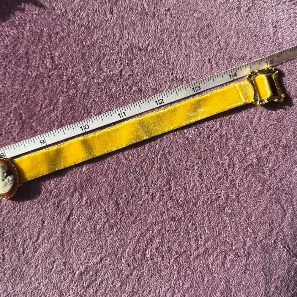 Victorian Yellow Velvet Cameo Choker - Picture 6 of 7
